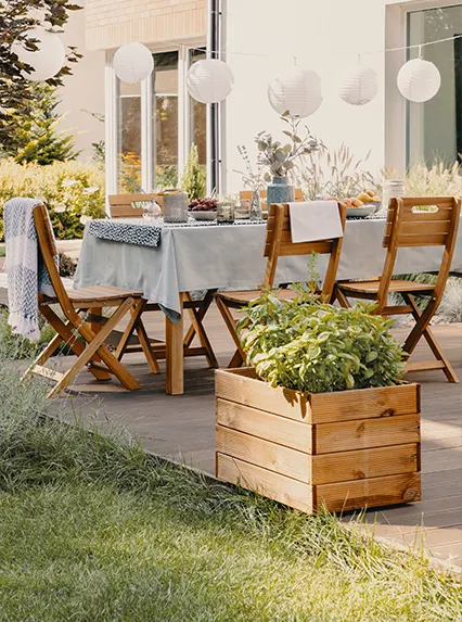 table et les chaises indispensables au jardin