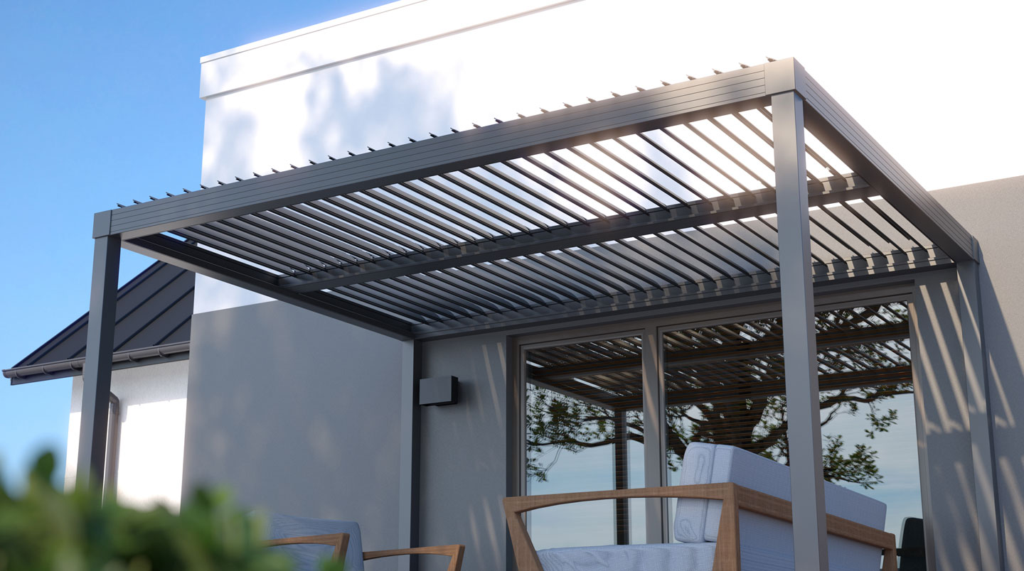 Gros plan sur des lames fixes en aluminium avec espacement visible entre les lamelles laissant passer la lumière naturelle